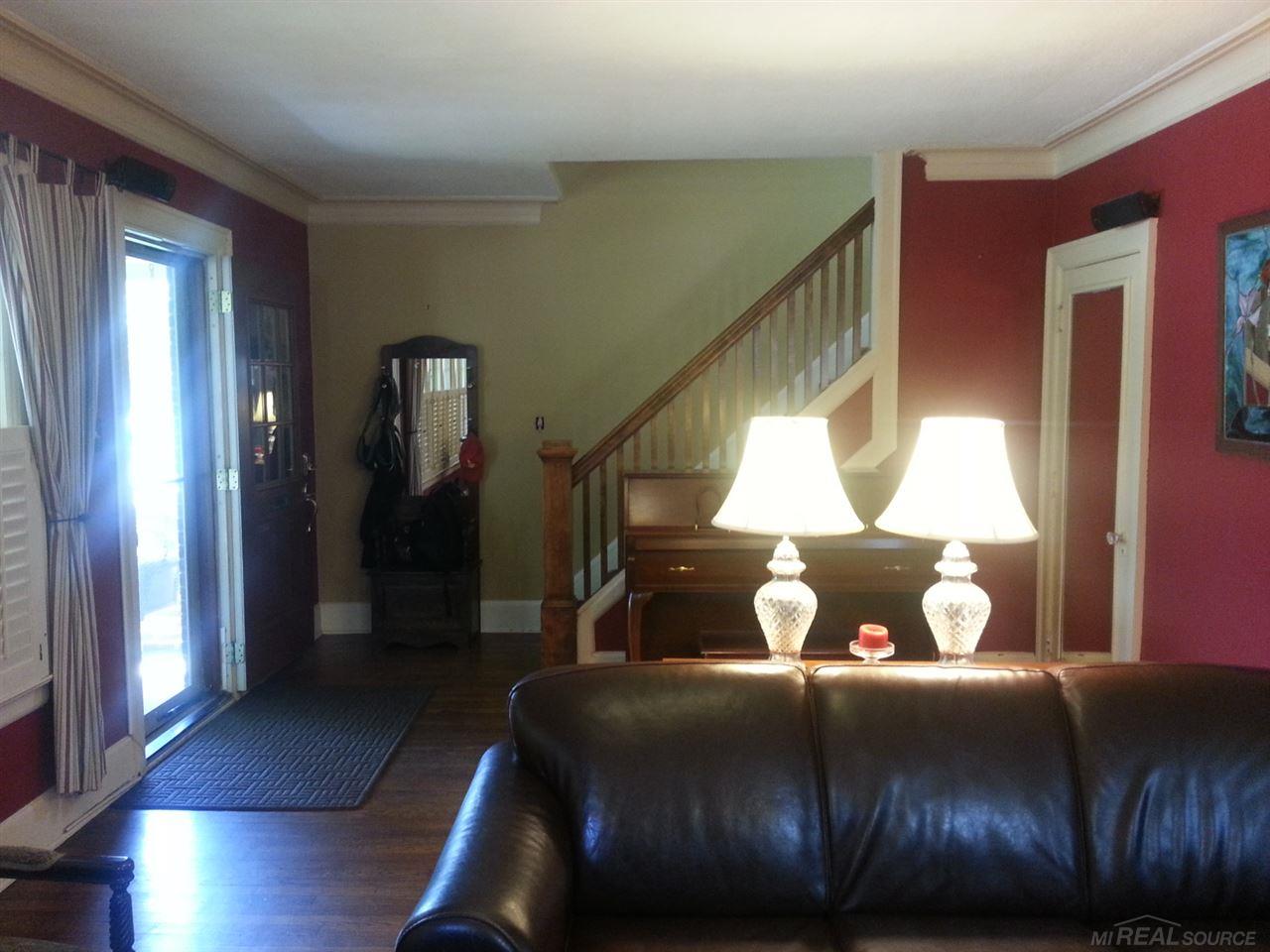 1379 Nottingham Road Grosse Pointe, MI 48230 - Photo 16 of 25 31248927-15.JPG