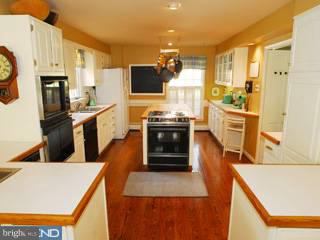 111 Ladderback Lane Devon, PA 19333 - Photo 4 of 6