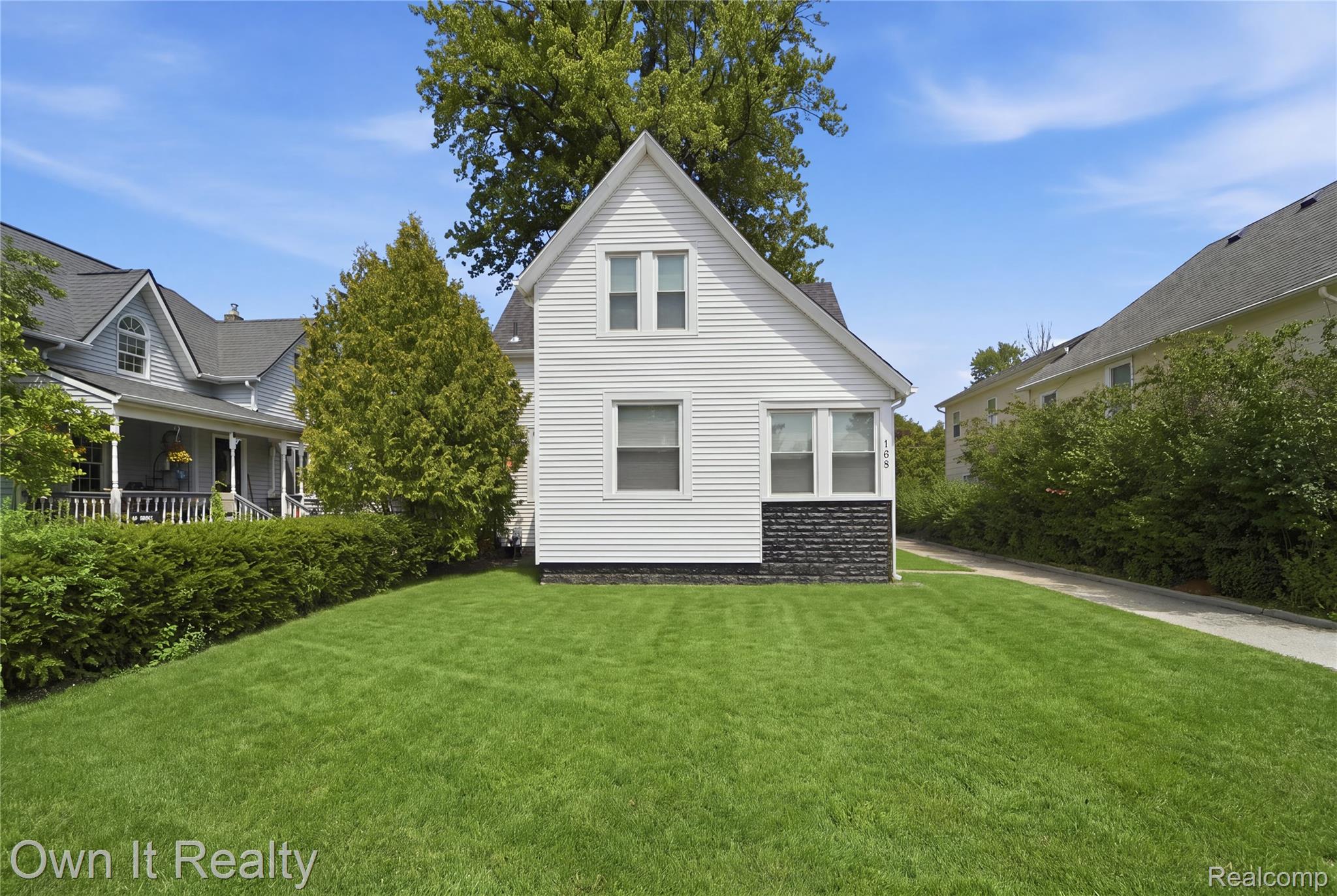 168 Kerby Road Grosse Pointe, MI 48236 - Photo 34 of 36 DSC02026_reedit_fbc7a23f.jpg
