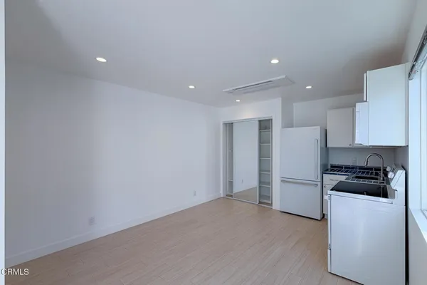 $1,800 | 118 Bardsdale Avenue, Oxnard, CA 93035