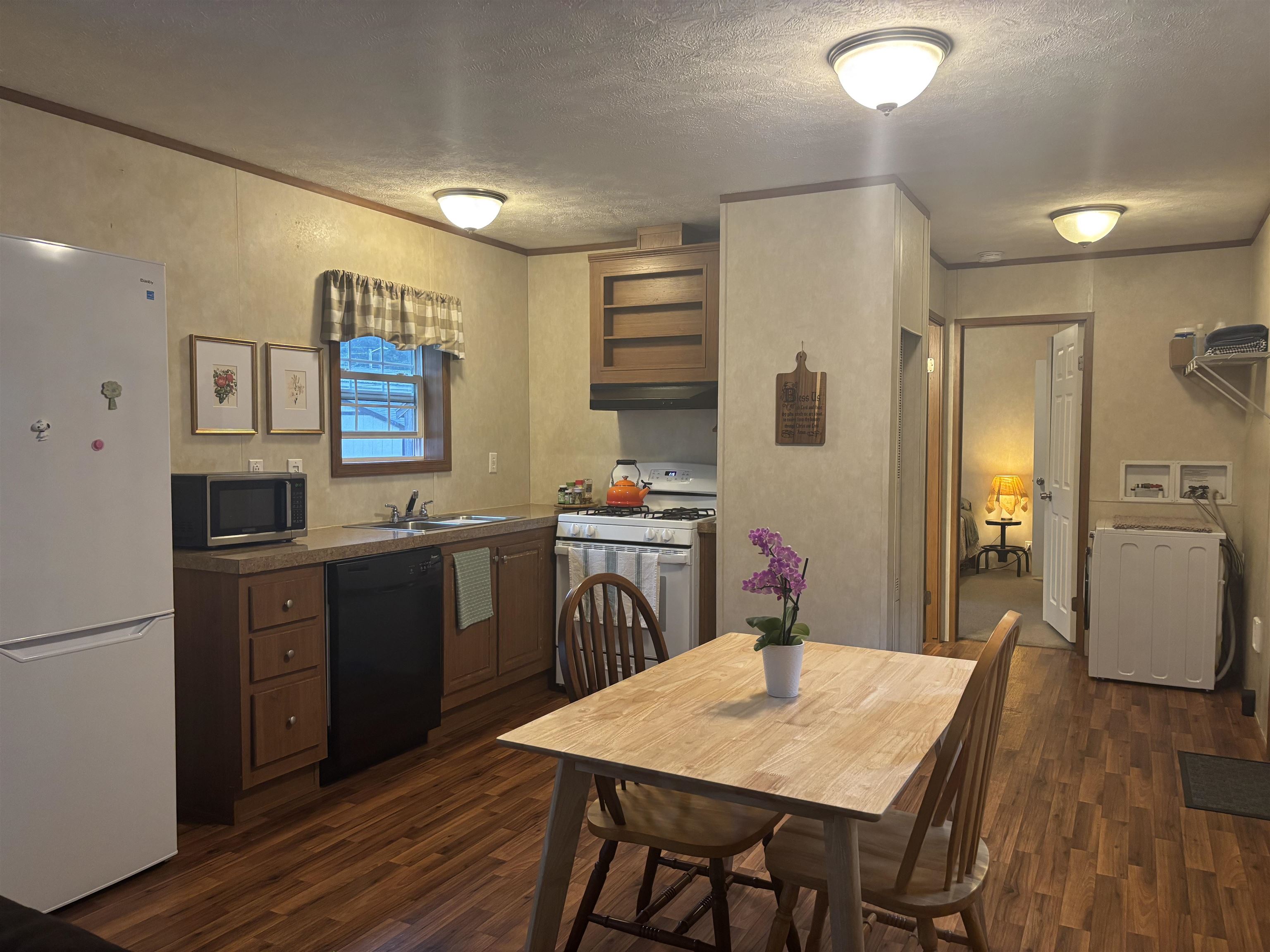 139 Rockingham Road, Unit 11 Derry, NH 03038 - Photo 8 of 14 Gallery Image 8