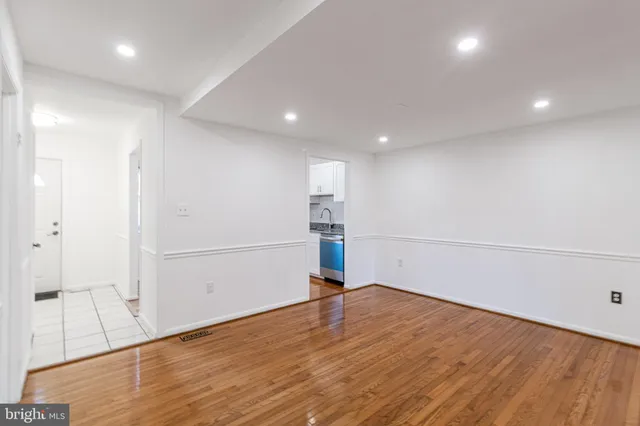 $2,700 | 7422 Rhondda Drive, Lorton, VA 22079