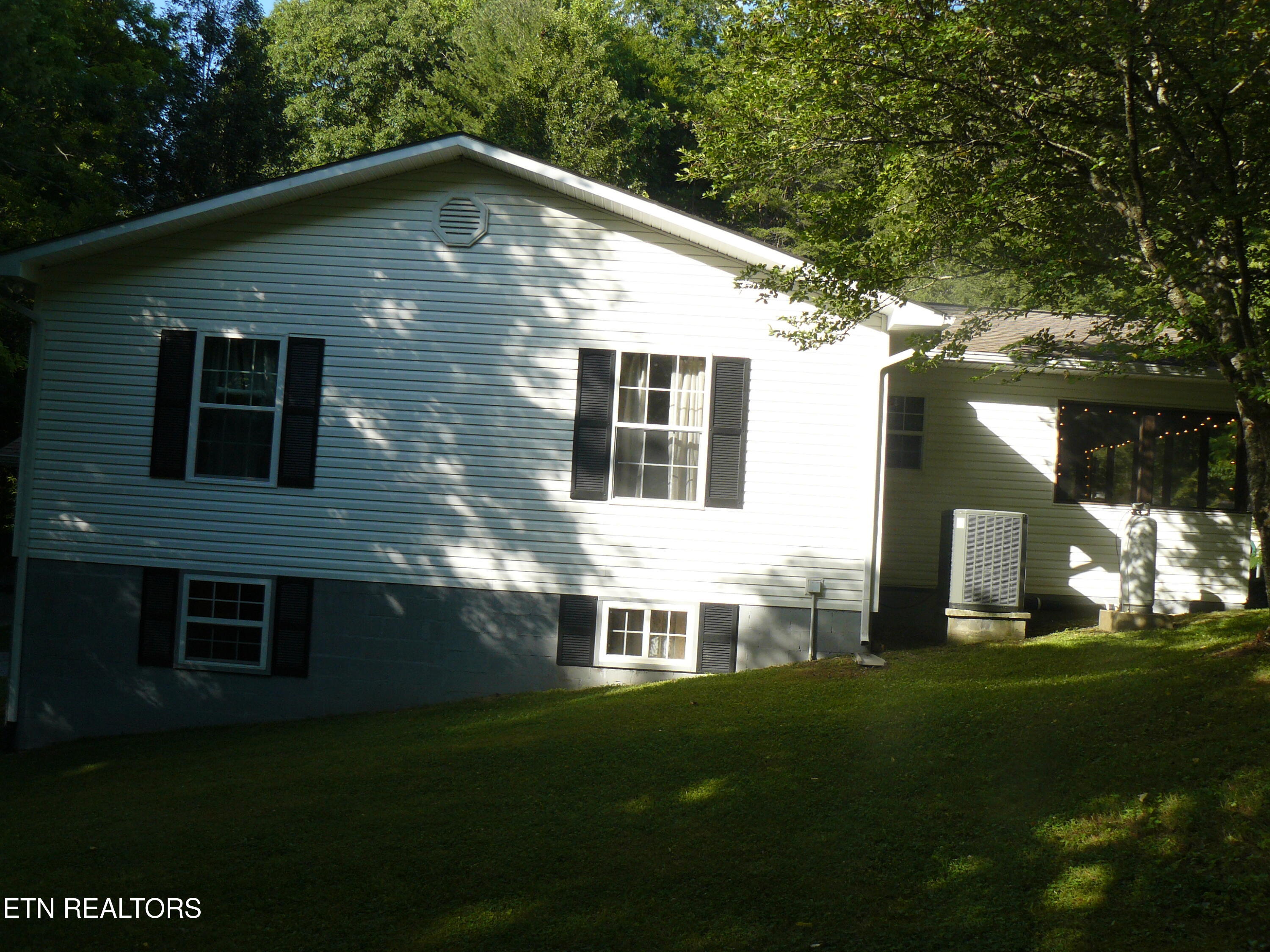 311 Greever Hollow Road Tazewell, TN 37879 - Photo 4 of 34 P1430556