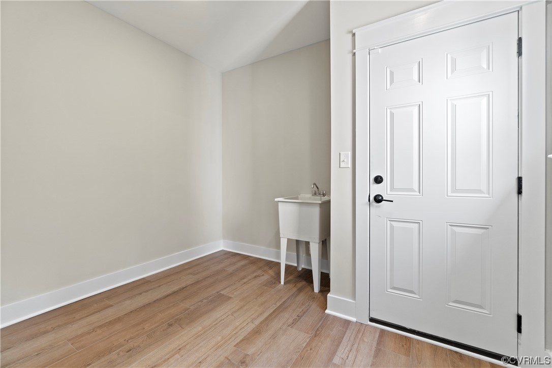 10010 Bo Trail Mechanicsville, VA 23116 - Photo 8 of 16 a view of a hallway with wooden floor