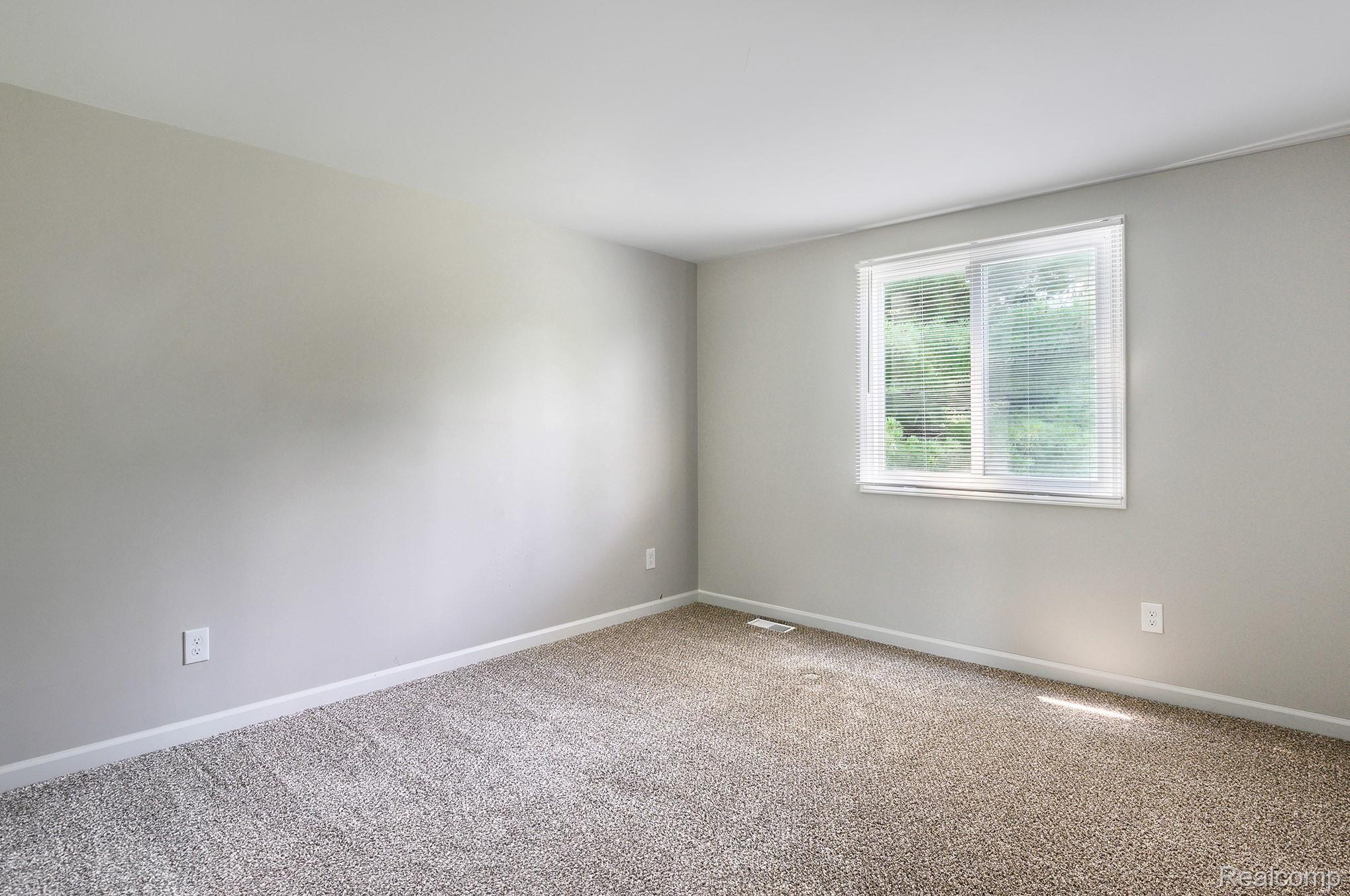 9391 White Lake Road Fenton, MI 48430 - Photo 16 of 21 14.jpg
