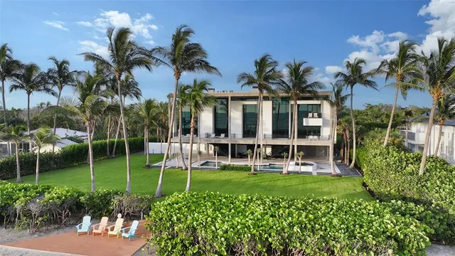 a view of a tennis court