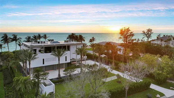 $18,900,000 | 8250 Sanderling Road, Sarasota, FL 34242