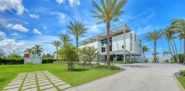 a view of a house with backyard and porch