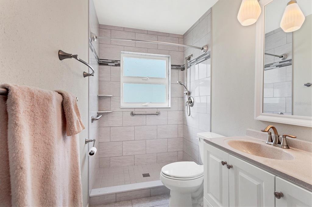 709 Armada Road South Venice, FL 34285 - Photo 26 of 52 Guest bath