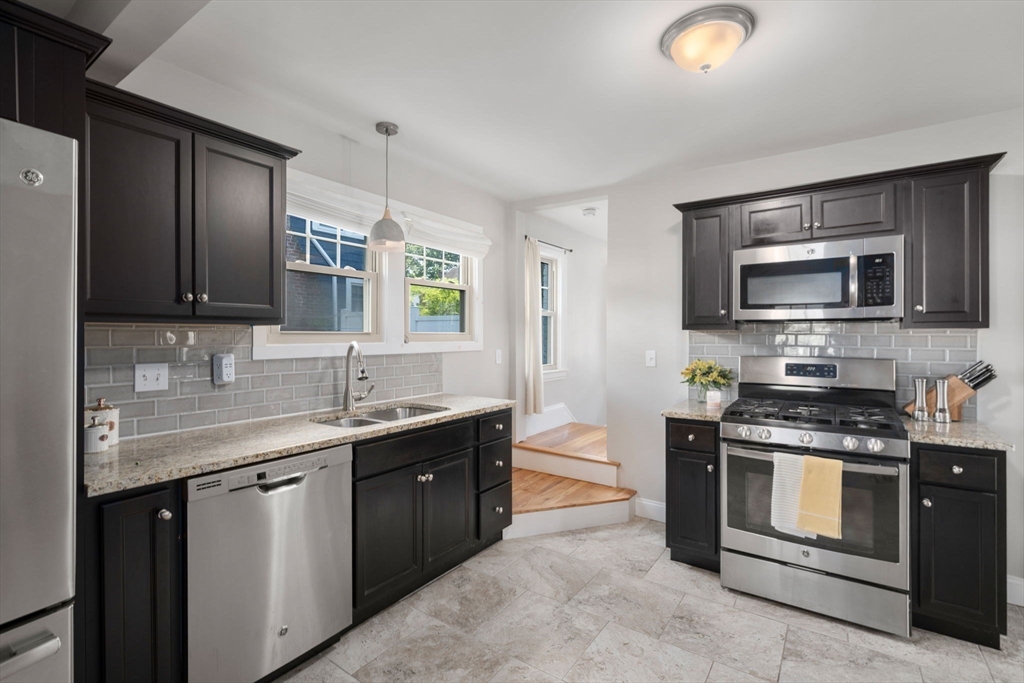 107 Perkins Street Springfield, MA 01118 - Photo 6 of 29
