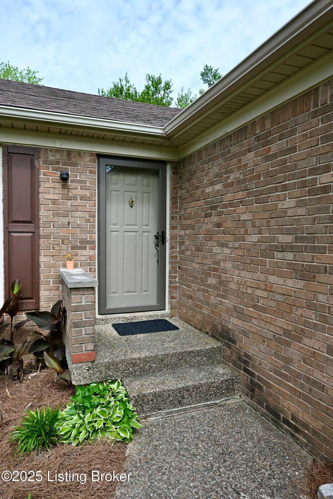 2813 Dandor Road Louisville, KY 40220 - Photo 3 of 30 Exterior