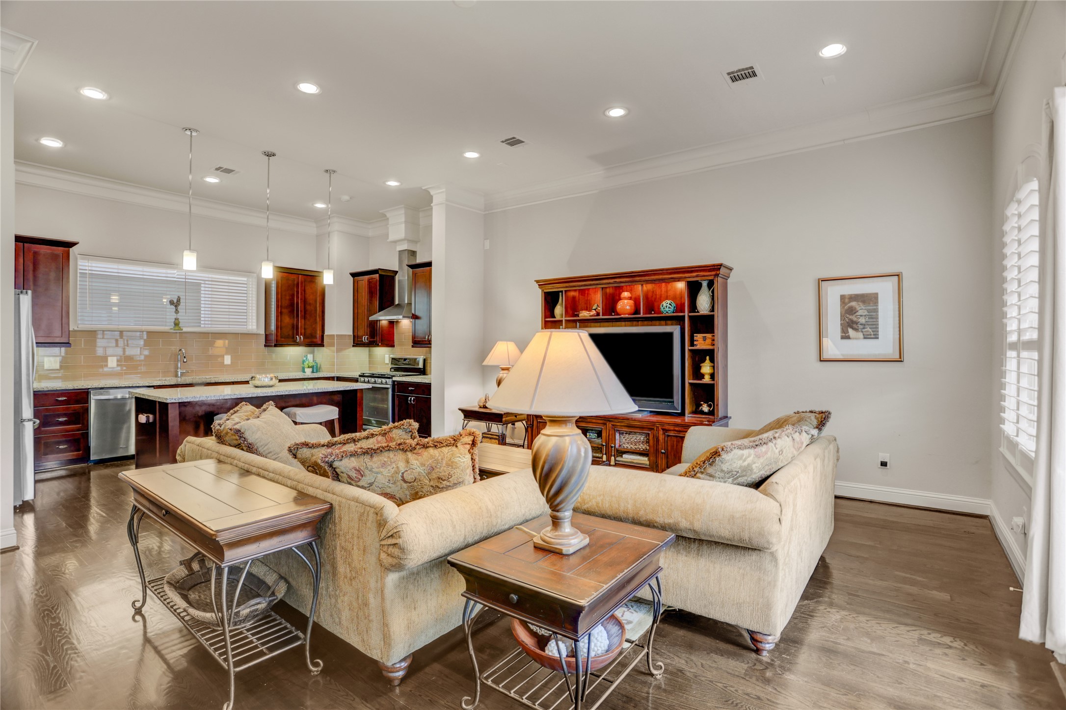 5637 Kiam Street, Unit D Houston, TX 77007 - Photo 5 of 12 a living room with furniture and kitchen view
