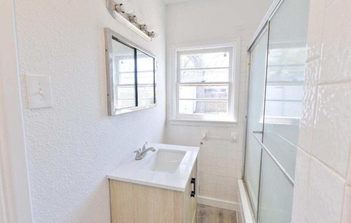 2513 44th Street Lubbock, TX 79413 - Photo 8 of 16 IMG_7645