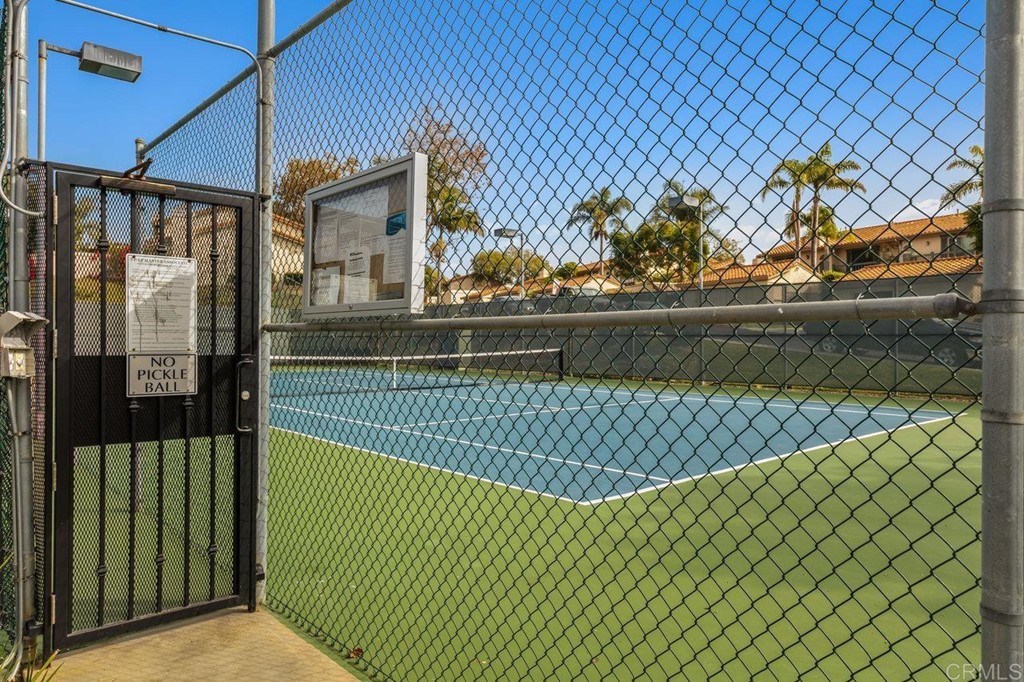 6972 Batiquitos Drive Carlsbad, CA 92011 - Photo 22 of 36 a view of a backyard