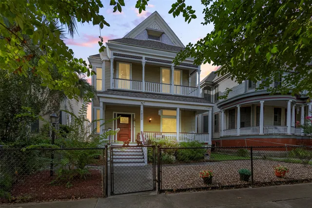 front view of house with a yard