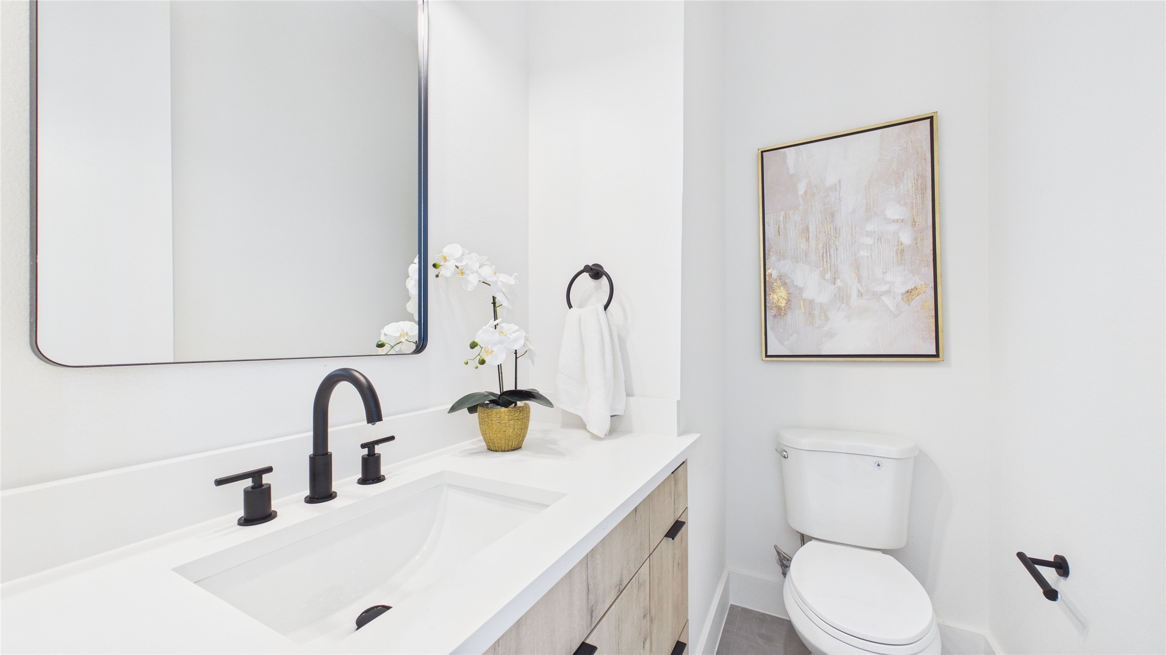 6058 Cebra Street Houston, TX 77091 - Photo 18 of 38 Conveniently placed at the entrance of the home, this powder bathroom will provide quick and discreet access for you and your guests!