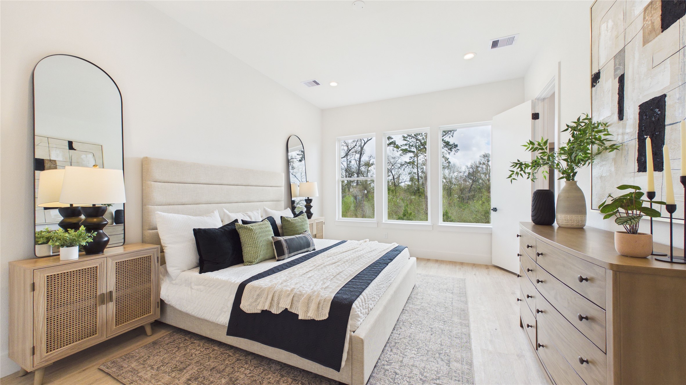 6058 Cebra Street Houston, TX 77091 - Photo 23 of 38 This oversized primary bedroom suite offers ample lighting, soaring ceilings, and recessed lighting throughout. A large closet is hidden away at the entrance for you to display your capsule wardrobe, or incredible maximalist finds!