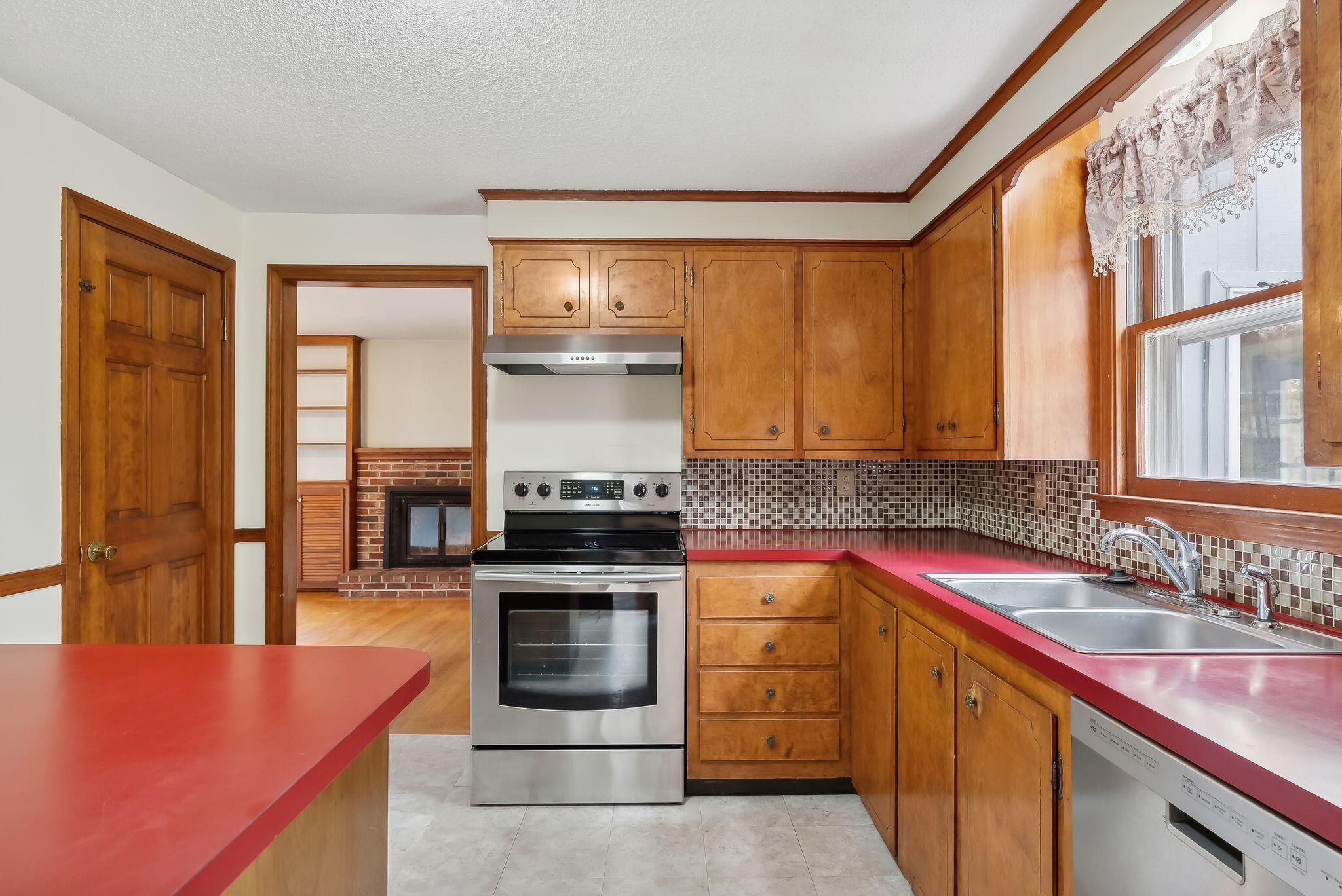 7 Gladys Road Cape Elizabeth, ME 04107 - Photo 6 of 29 Kitchen