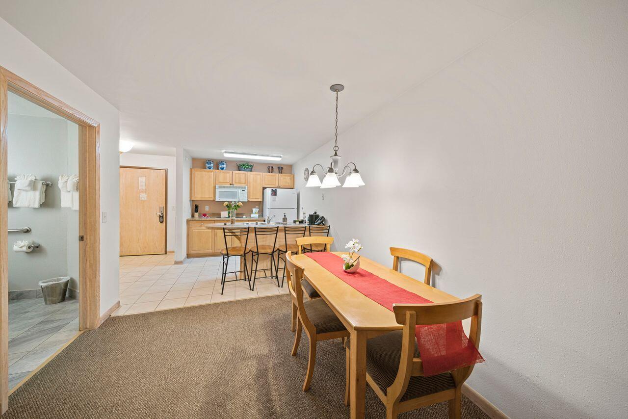 123 Center Street, Unit 212 Lake Geneva, WI 53147 - Photo 7 of 19 Dining