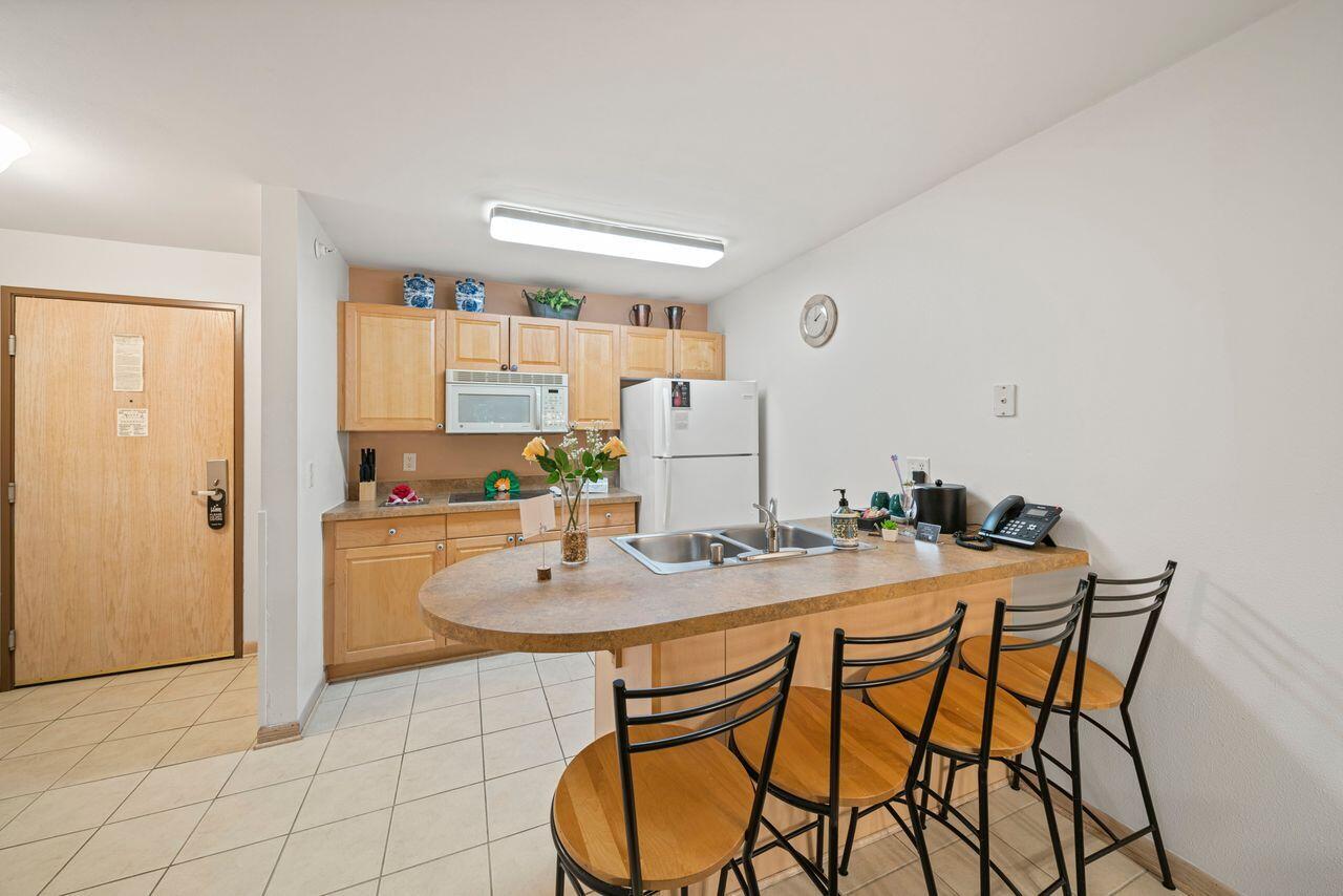 123 Center Street, Unit 212 Lake Geneva, WI 53147 - Photo 10 of 19 Kitchen