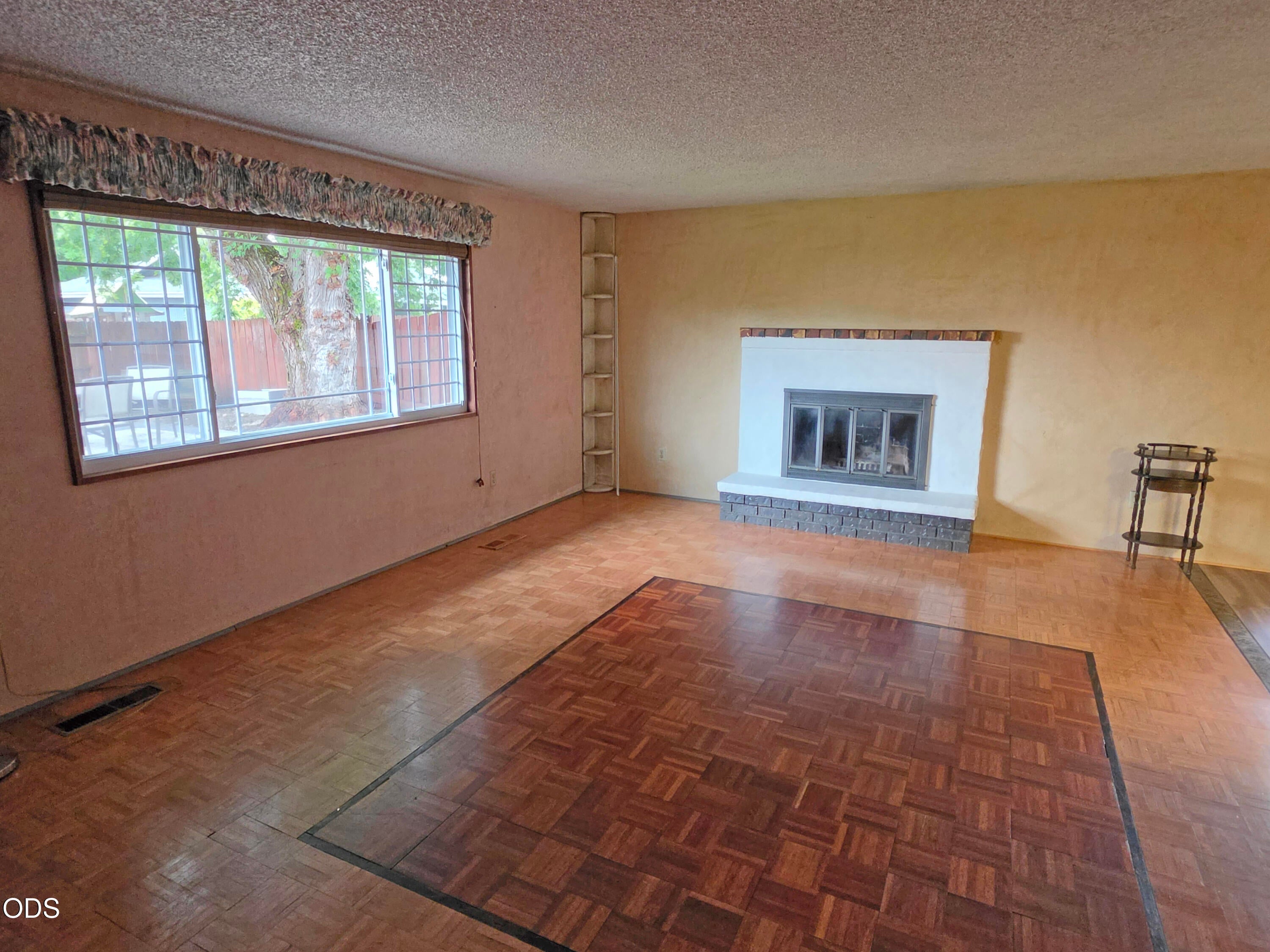 1874 Mary's Way Central Point, OR 97502 - Photo 2 of 33 Gallery Image 2