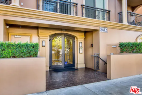 $4,800 | 8612 Burton Way, Unit 301, Los Angeles, CA 90048