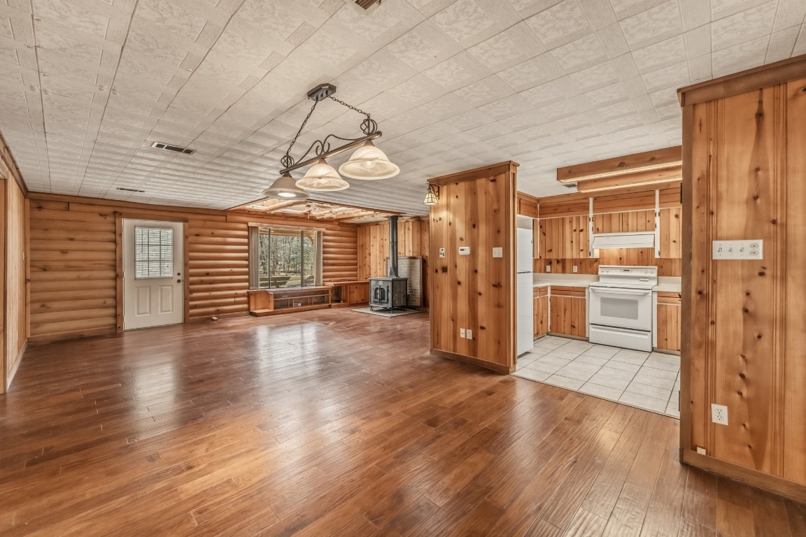 179 Main Street Huntsville, TX 77340 - Photo 8 of 41