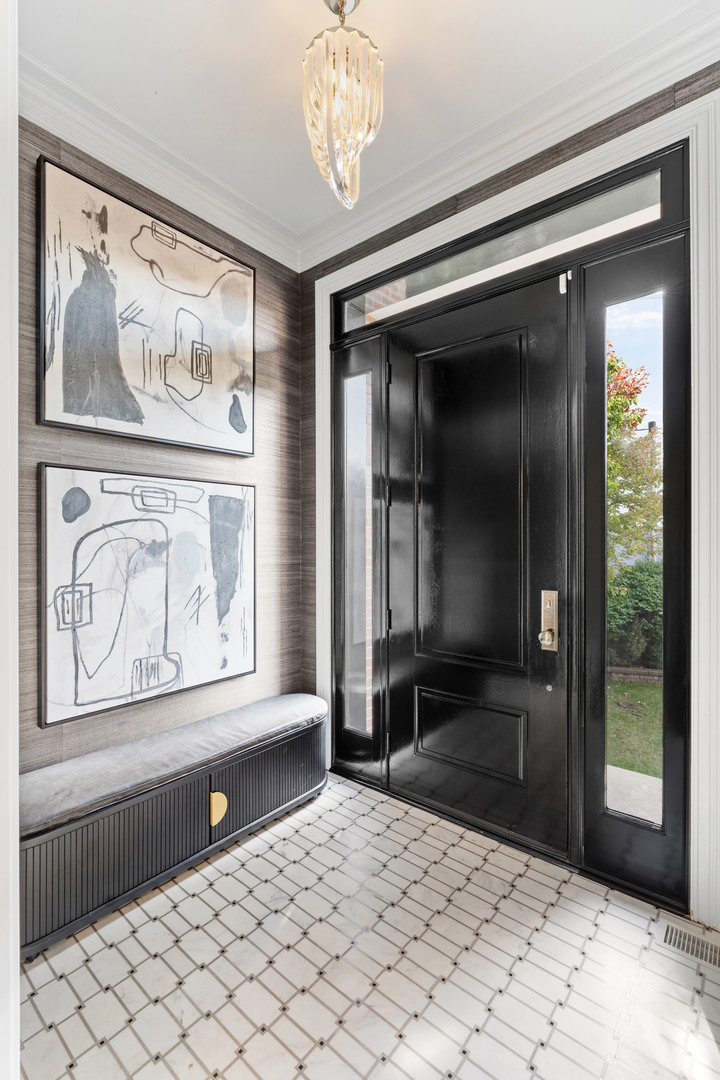 1634 West Surf Street Chicago, IL 60657 - Photo 4 of 64