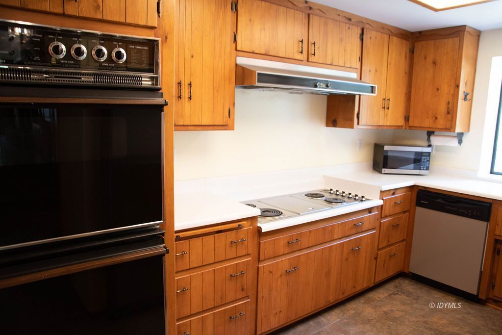 55441 Howland Road Idyllwild, CA 92549 - Photo 16 of 40 a kitchen with stainless steel appliances granite countertop a refrigerator and a stove