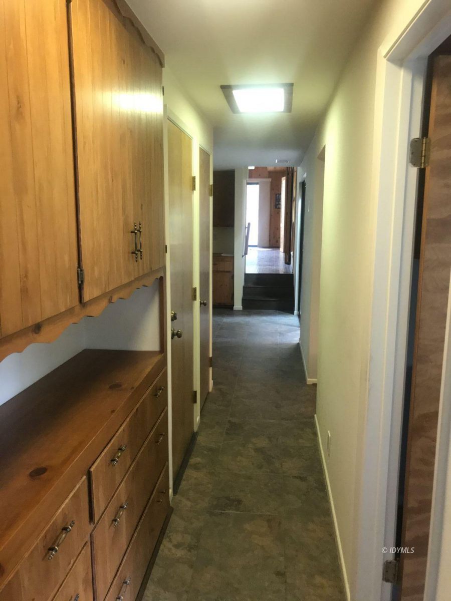 55441 Howland Road Idyllwild, CA 92549 - Photo 20 of 40 a view of a hallway with wooden floor