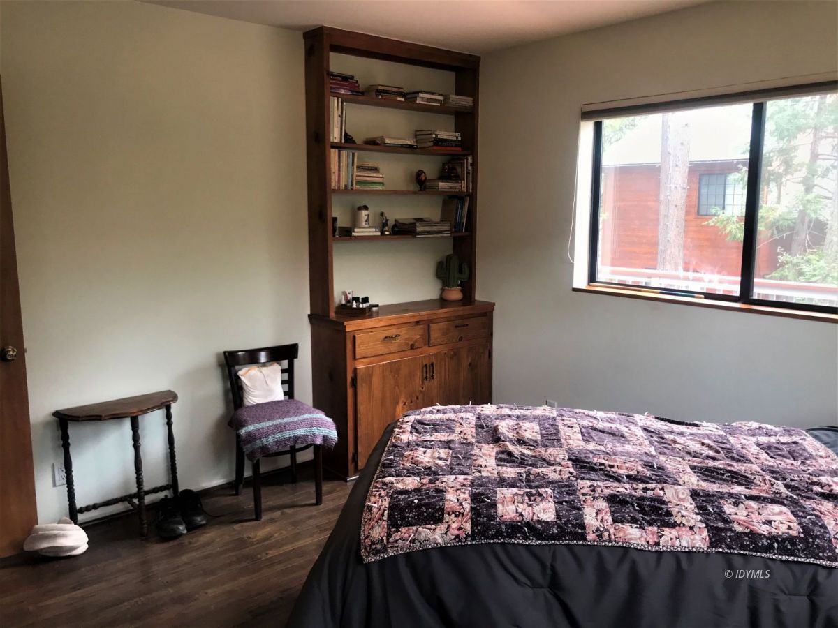 55441 Howland Road Idyllwild, CA 92549 - Photo 27 of 40 a bedroom with a bed a dresser and next to a window
