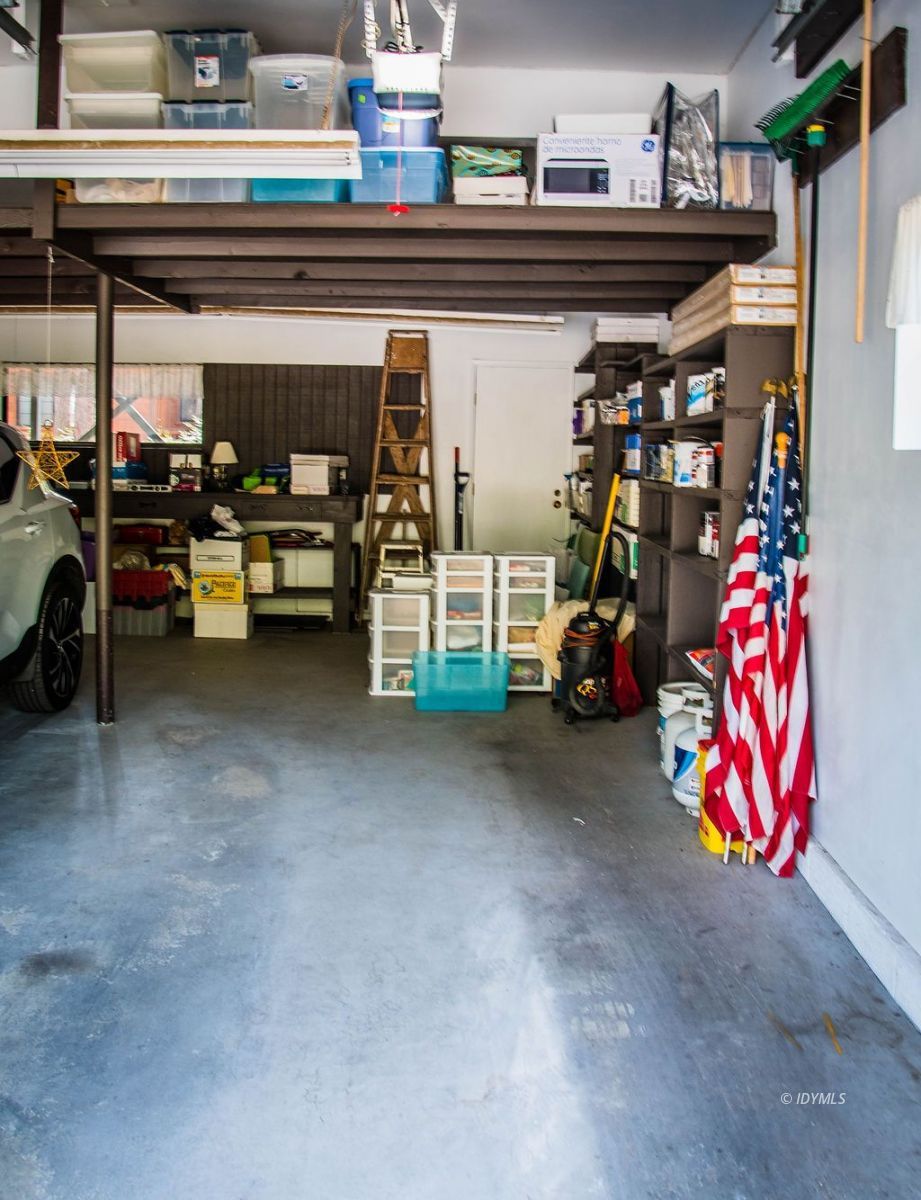 55441 Howland Road Idyllwild, CA 92549 - Photo 40 of 40 a view of parking garage with cars