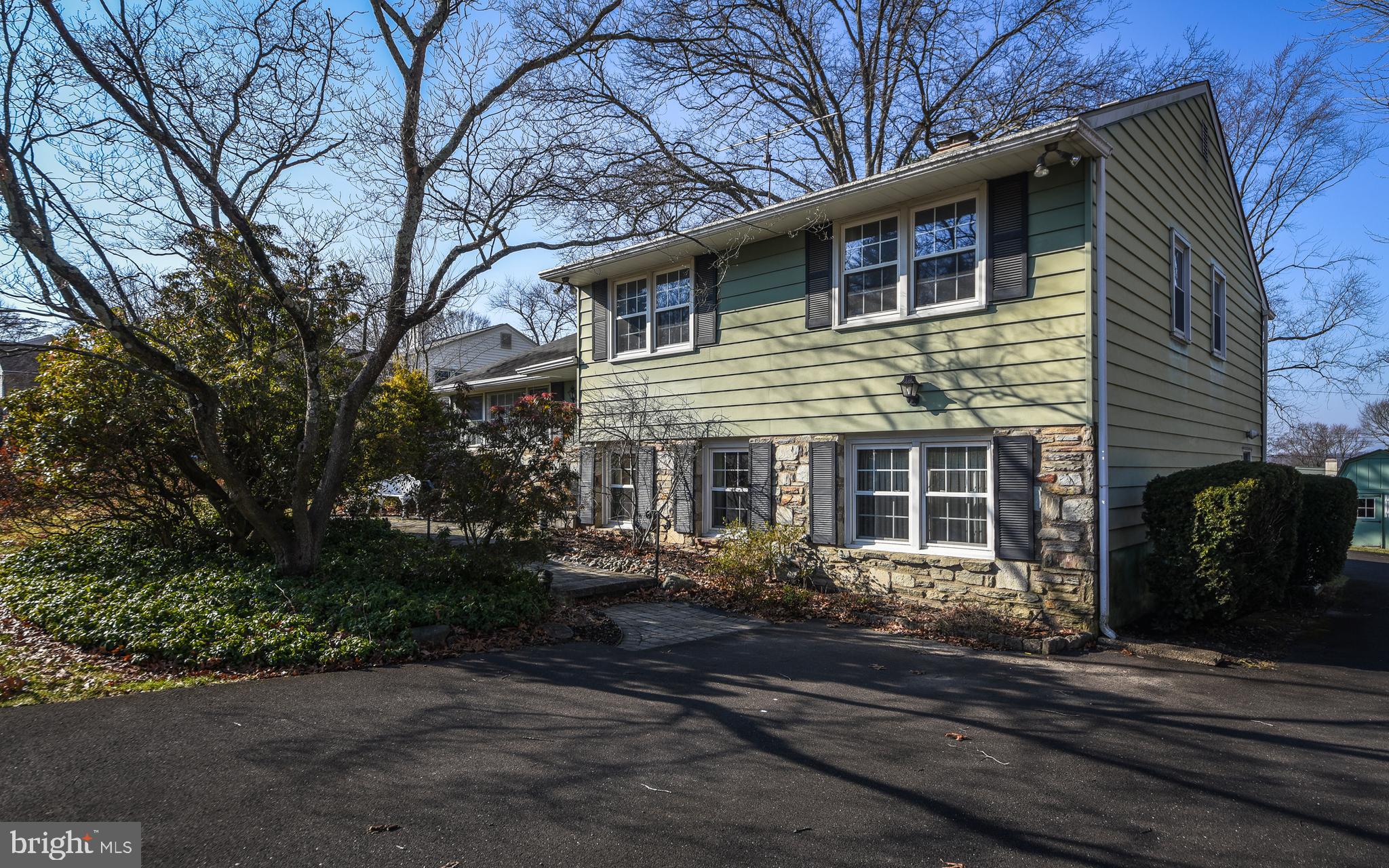 305 Suffolk Road Flourtown, PA 19031 - Photo 1 of 33 Front