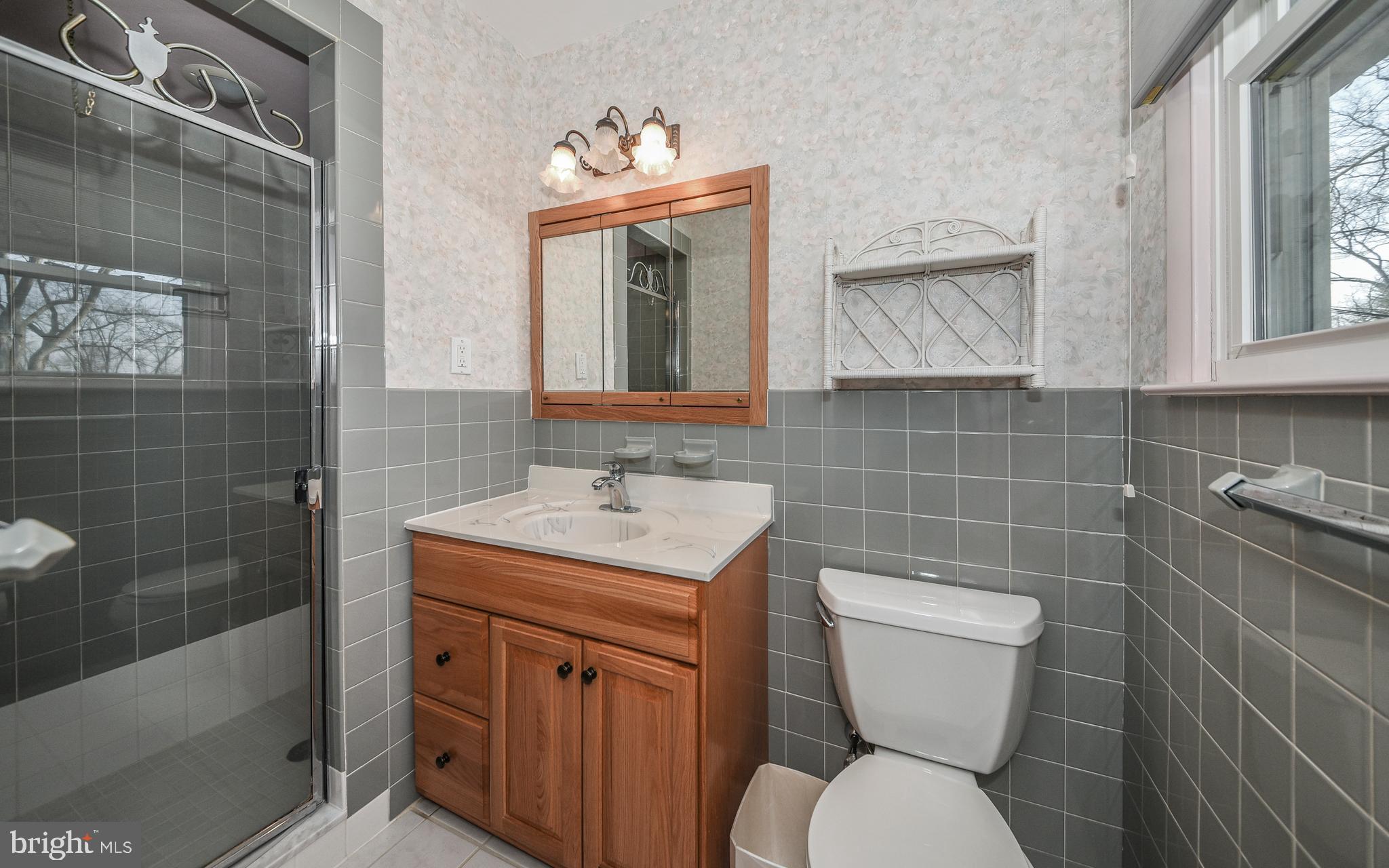 305 Suffolk Road Flourtown, PA 19031 - Photo 15 of 33 Master Full Bath