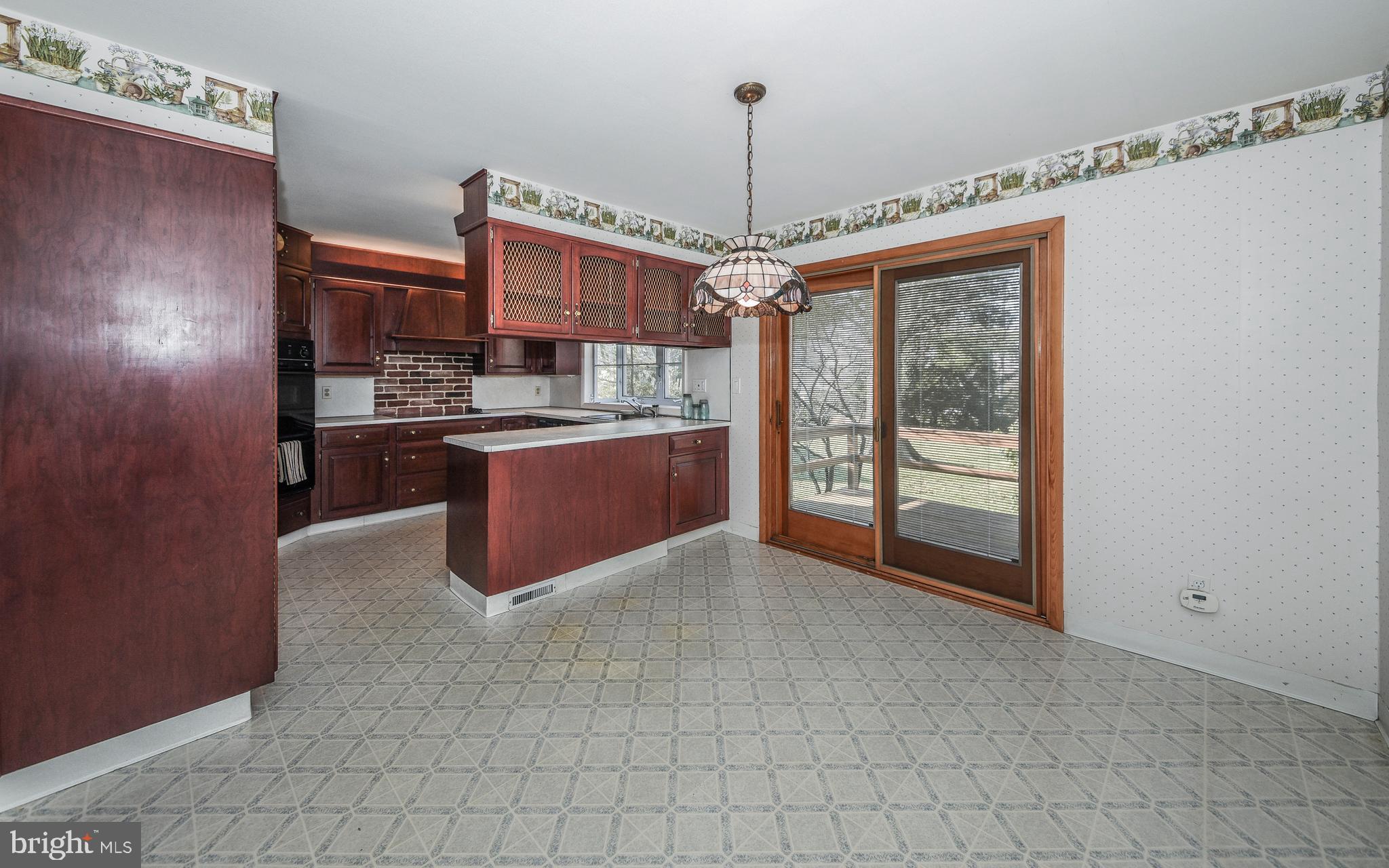 305 Suffolk Road Flourtown, PA 19031 - Photo 8 of 33 Eat-in Kitchen