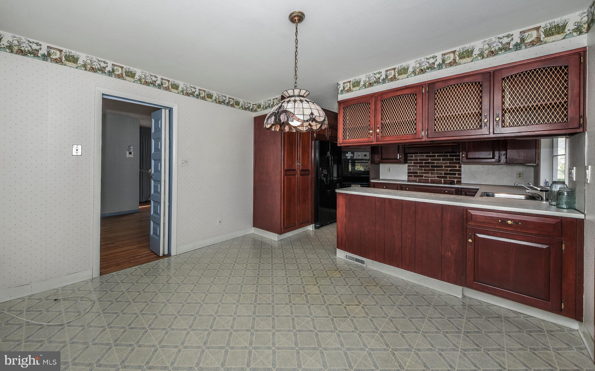 305 Suffolk Road Flourtown, PA 19031 - Photo 9 of 33 Kitchen