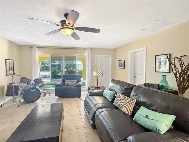 $9,000 | 280 Southeast 3rd Avenue, Pompano Beach, FL 33060
