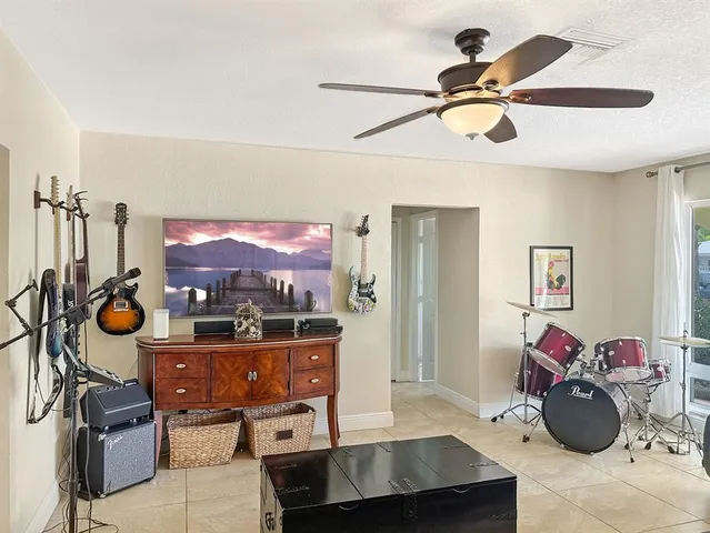 $9,000 | 280 Southeast 3rd Avenue, Pompano Beach, FL 33060