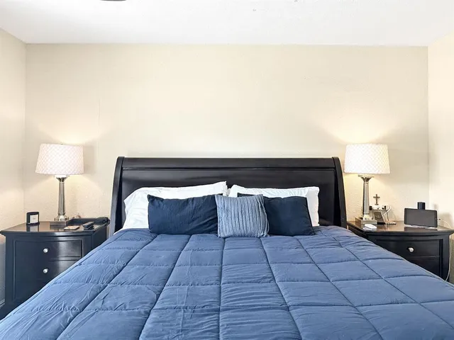 $9,000 | 280 Southeast 3rd Avenue, Pompano Beach, FL 33060