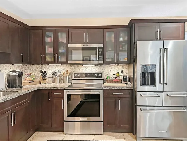 $9,000 | 280 Southeast 3rd Avenue, Pompano Beach, FL 33060