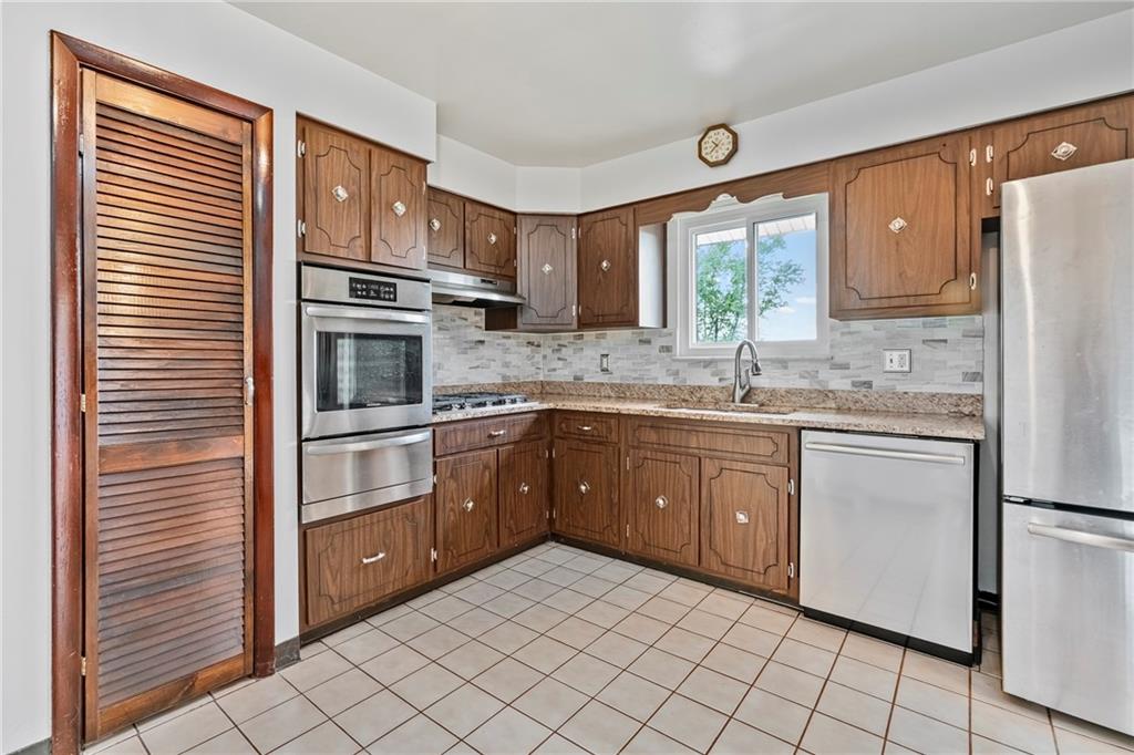 2110 Lorenzi Lane McKees Rocks, PA 15136 - Photo 10 of 30