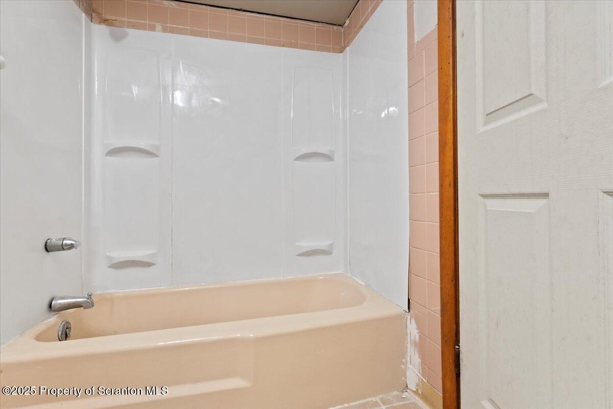 2515 North Main Avenue Scranton, PA 18508 - Photo 19 of 69 a bathroom with a bathtub and shower