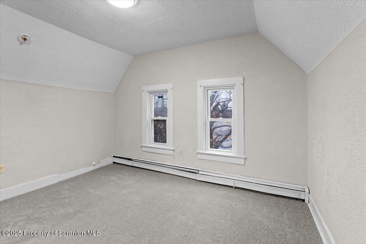 2515 North Main Avenue Scranton, PA 18508 - Photo 30 of 69 an empty room with window