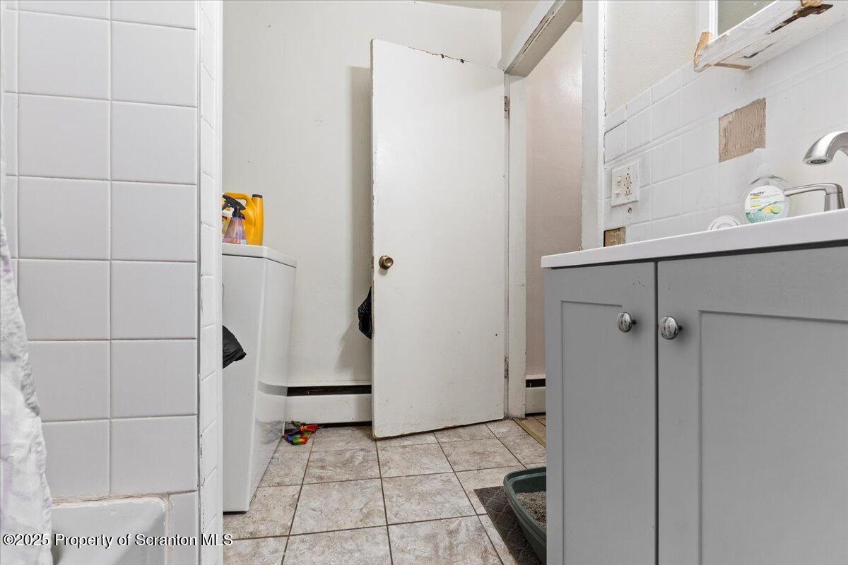 2515 North Main Avenue Scranton, PA 18508 - Photo 62 of 69 2515 Apt Two - Upstairs