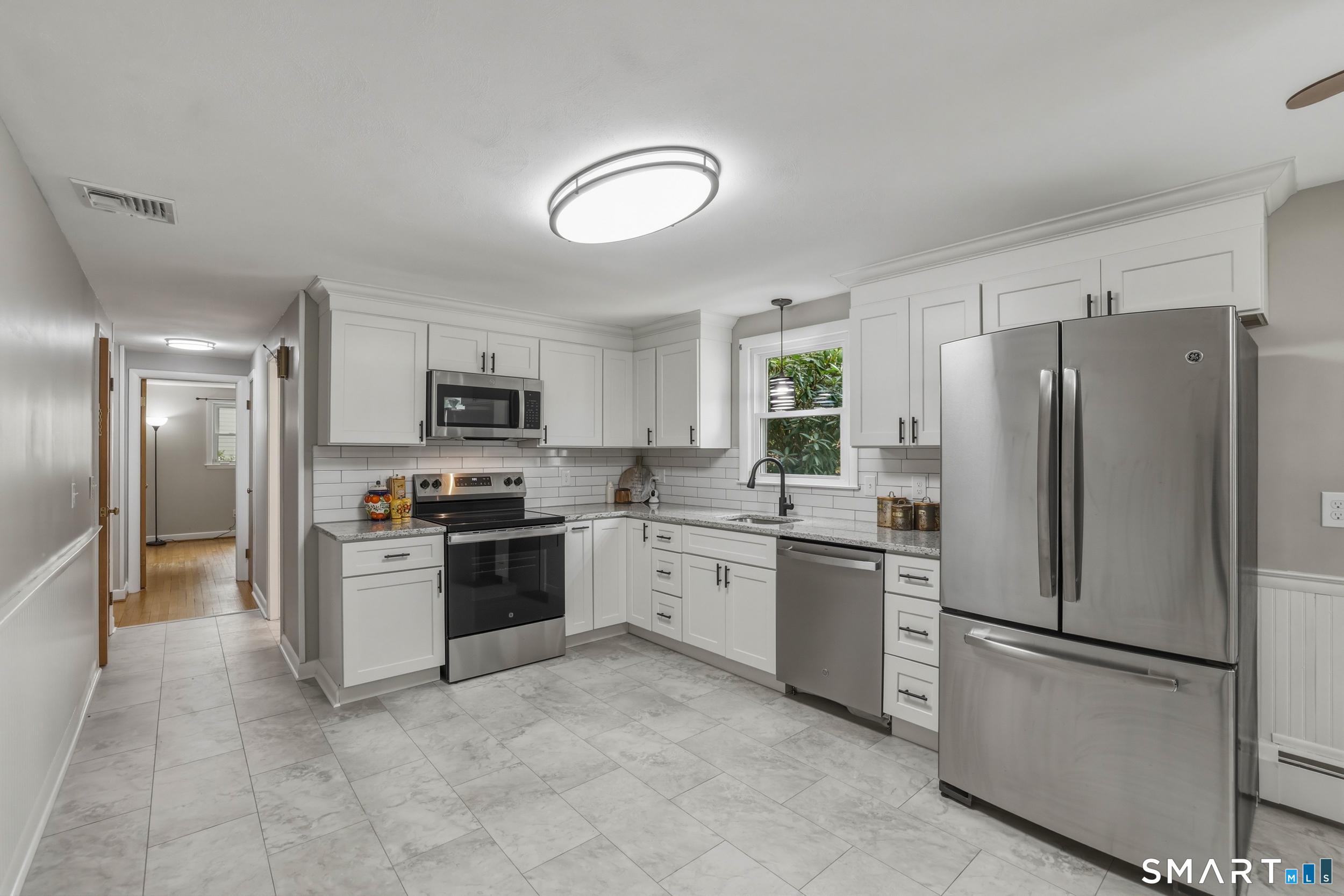 126 Davis Road East Hartford, CT 06118 - Photo 9 of 36