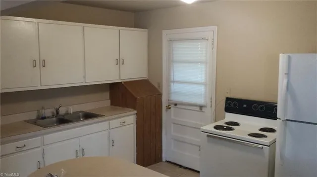 $1,095 | 2913 Dexter Avenue, Greensboro, NC 27407