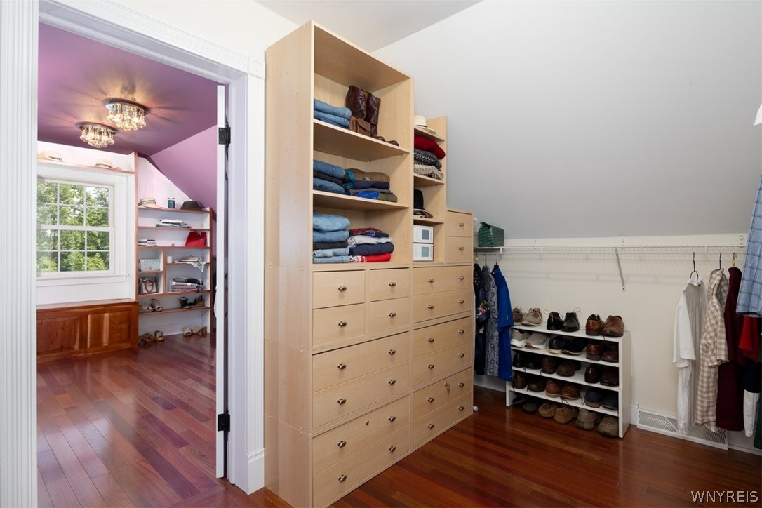 285 Cook Road East Aurora, NY 14052 - Photo 11 of 33 Primary Closet