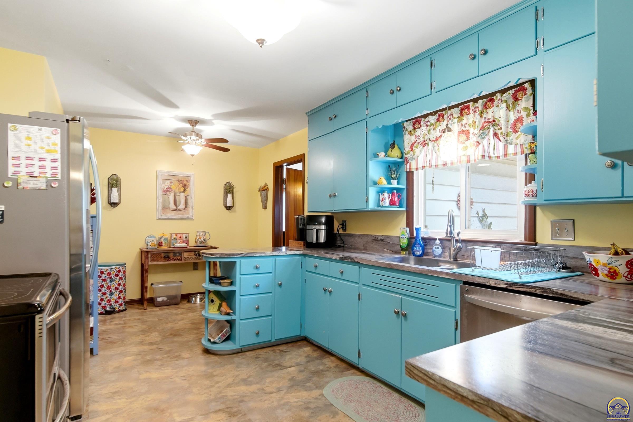 2151 Southwest Burnett Road Topeka, KS 66614 - Photo 7 of 35