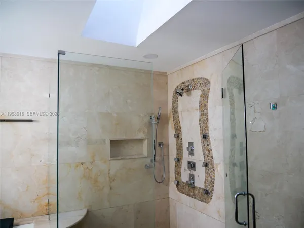 $4,000 | 15251 12th Boulevard, Unit 15251, Pembroke Pines, FL 33027