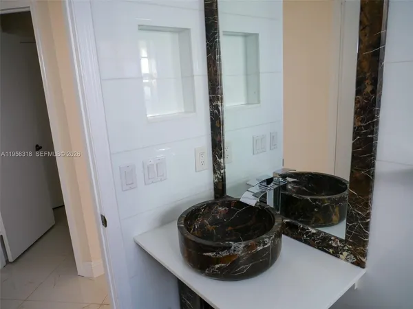 $4,000 | 15251 12th Boulevard, Unit 15251, Pembroke Pines, FL 33027